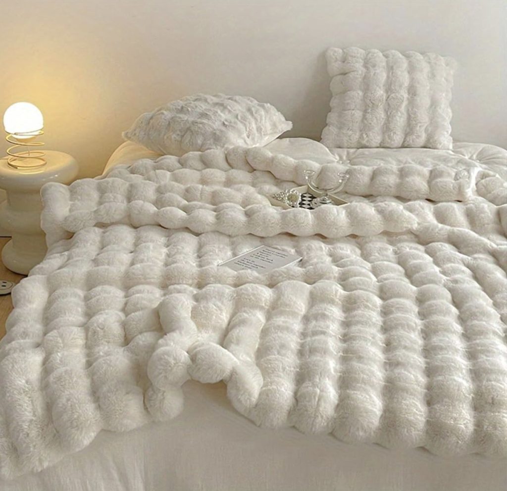 Best Furniture for Small Room Decoration